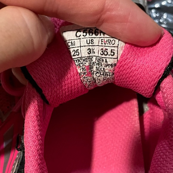 π 5 for $25 ASICS pink and black running shoe - Picture 3 of 7